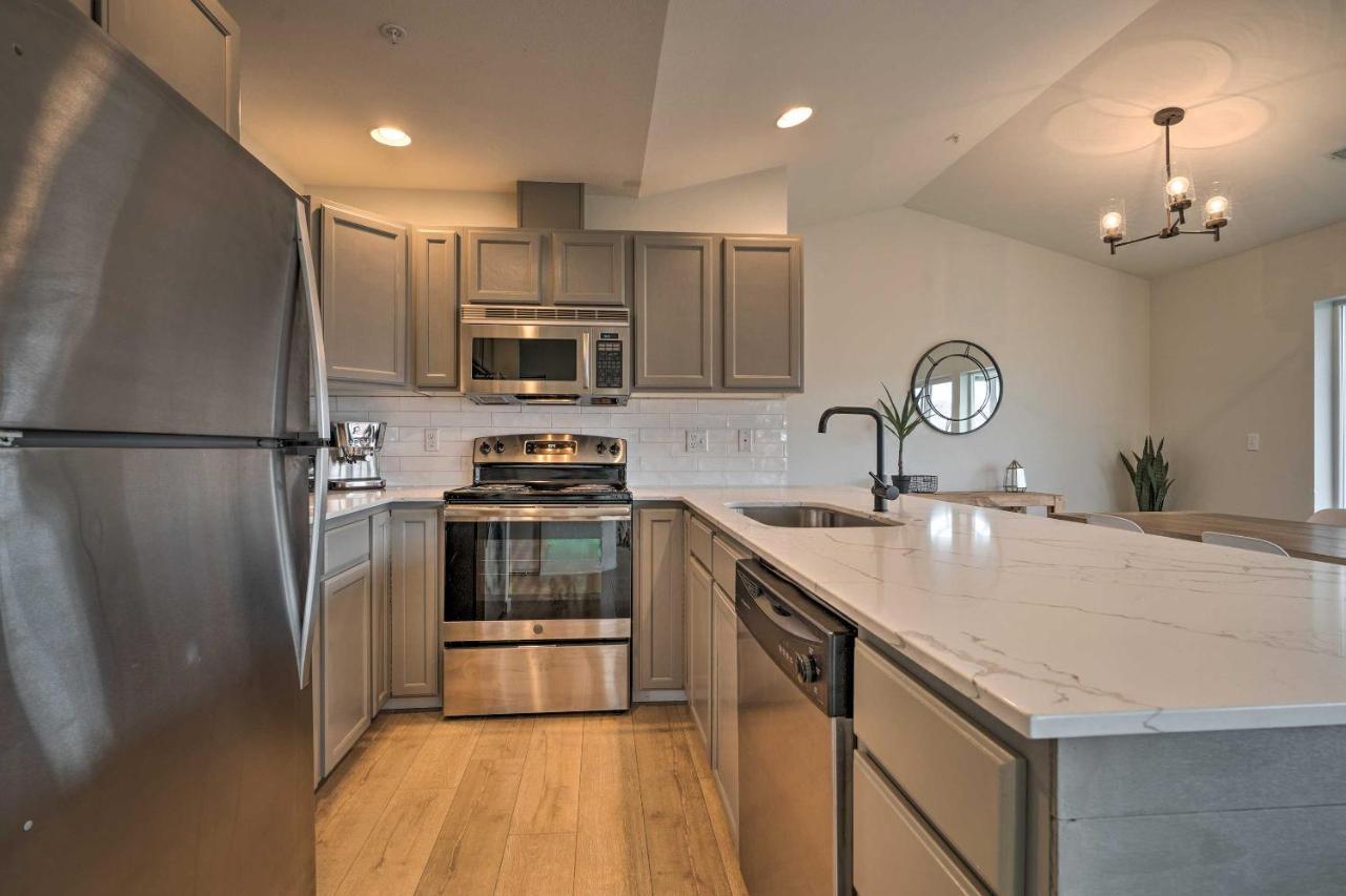 Chic Chelan Condo With Balcony, Walk To Lake And Dtwn! Dış mekan fotoğraf